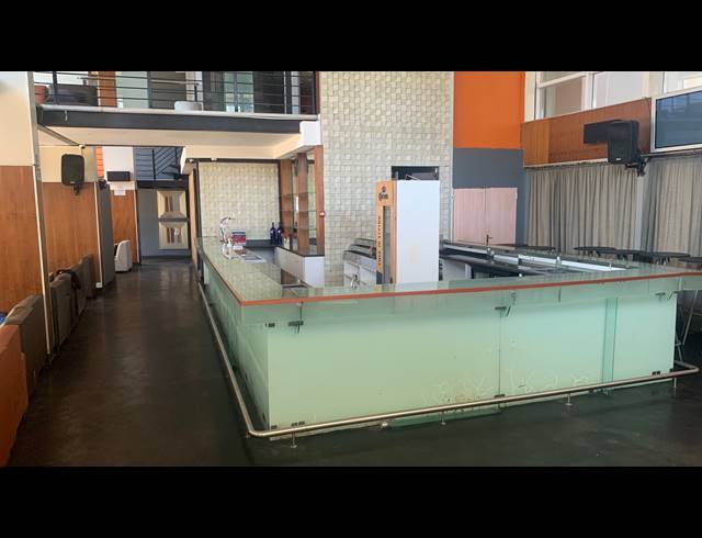 410M² BUSINESS FOR SALE IN POINT WATERFRONT